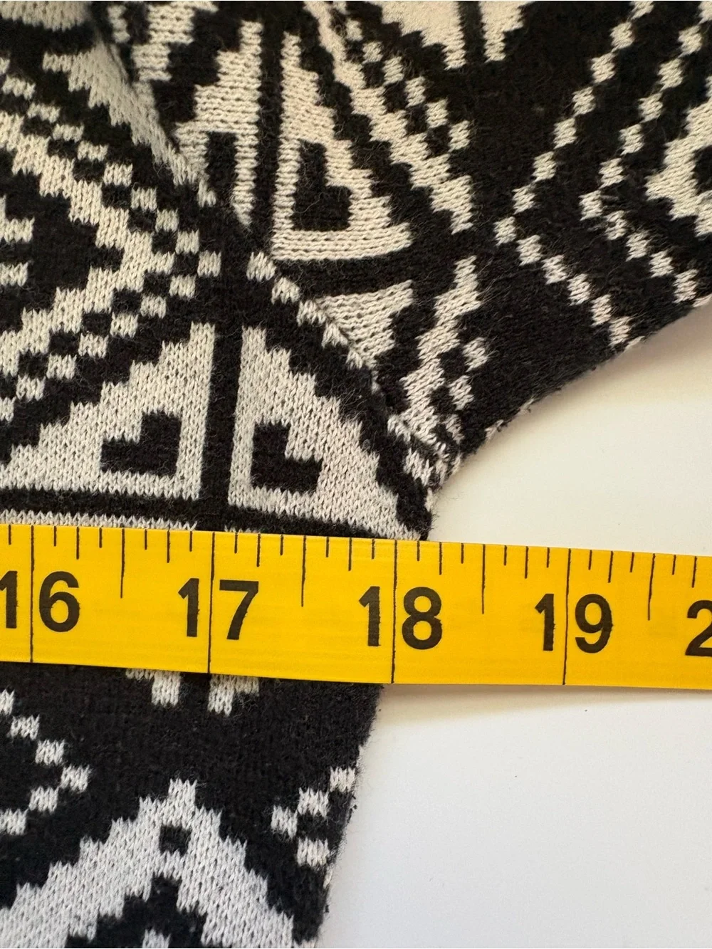 Banana Republic Women’s Aztec Tribal Diamond Knit Pullover Sweater  MP